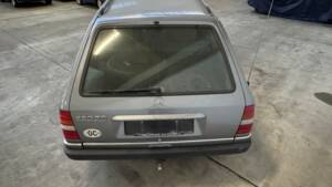 Bild 9/81 von Mercedes-Benz 250 TD (1992)