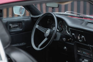 Image 16/20 of Aston Martin V8 (1976)