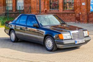 Bild 14/26 von Mercedes-Benz 300 E (1991)