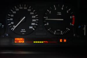 Bild 26/33 von BMW 750i (1991)