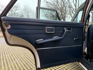 Image 17/44 of Mercedes-Benz 280 SEL 3,5 (1971)