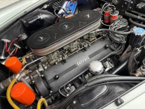 Image 14/26 of Ferrari 250 GT 2+2 (1962)
