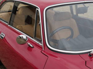 Image 32/49 of Alfa Romeo Giulia 1600 GT Junior (1976)