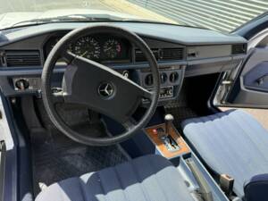 Bild 2/8 von Mercedes-Benz 190 E (1987)