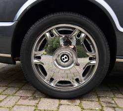 Image 48/50 of Bentley Azure (2007)