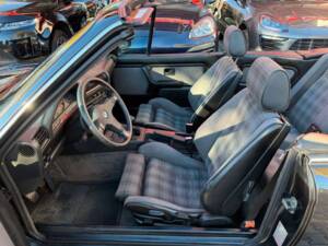 Bild 9/28 von BMW 320i (1988)