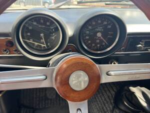 Image 14/17 de Alfa Romeo Giulia GT 1300 Junior (1972)