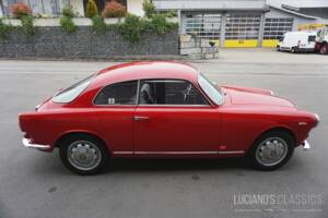 Image 11/68 of Alfa Romeo Giulietta Sprint 1300 (1965)