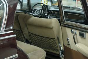 Image 42/50 of Mercedes-Benz 300 SE lang (1965)