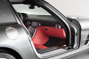 Imagen 36/56 de Mercedes-Benz SLS AMG (2011)