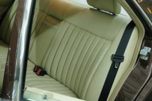 Bild 45/50 von Mercedes-Benz 380 SE (1984)