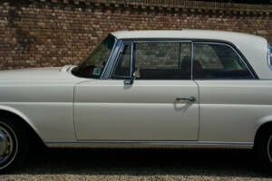 Image 17/50 of Mercedes-Benz 280 SE 3,5 (1970)