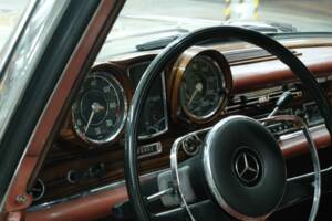 Image 22/50 of Mercedes-Benz 300 SE (1966)
