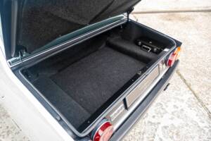 Image 32/38 of Ferrari 400i (1981)