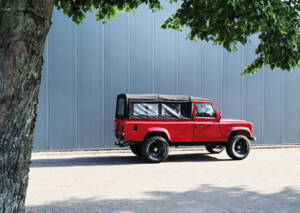 Image 2/38 of Land Rover 110 (1989)