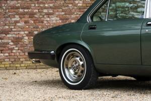 Image 43/50 of Jaguar XJ 6 4.2 (1985)