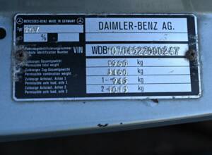 Immagine 29/50 di Mercedes-Benz 380 SL (1980)