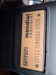 Image 17/18 of Ferrari Mondial Quattrovalvole (1985)