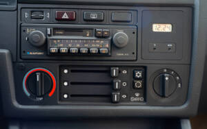 Image 60/80 of BMW 320i (1983)