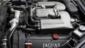 Image 7/9 of Jaguar XKR (2001)