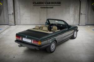 Image 21/90 of BMW 325i (1987)