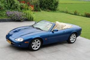 Image 8/50 de Jaguar XK8 4.0 (1997)
