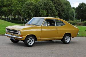 Immagine 2/38 di Opel Kadett 1,2 S (1971)