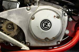 Image 47/50 of CZ 250 (1977)