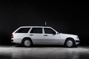 Image 15/40 of Mercedes-Benz 300 TE (1991)