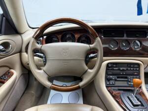 Immagine 14/21 di Jaguar XK8 4.2 (2004)