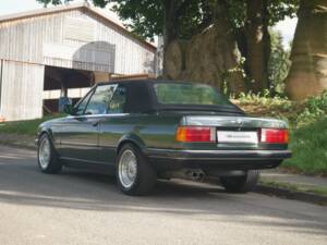 Bild 22/25 von BMW 320i (1990)