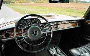 Image 36/50 of Mercedes-Benz 300 SEL 6.3 (1970)