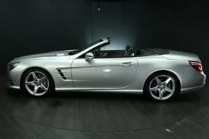 Image 3/50 of Mercedes-Benz SL 500 (2015)