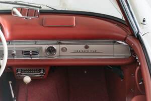 Image 41/50 of Mercedes-Benz 300 SL Roadster (1961)