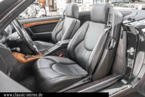 Immagine 15/15 di Mercedes-Benz SL 320 (2001)