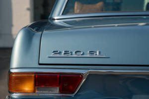 Image 34/99 of Mercedes-Benz 280 SL (1971)