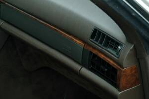 Image 27/50 of Mercedes-Benz 420 SEC (1989)
