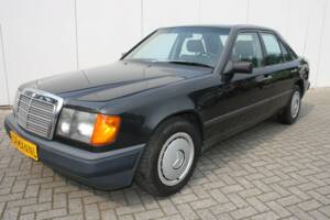 Bild 1/13 von Mercedes-Benz 230 E (1986)