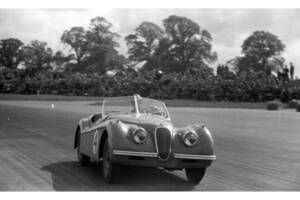 Image 17/50 of Jaguar XK 120 OTS (1952)