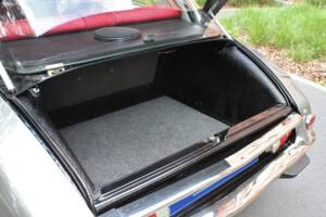 Image 16/22 of Citroën DS 21 Pallas (1966)