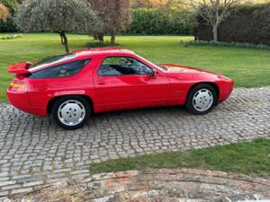 Image 14/33 of Porsche 928 S4 (1989)