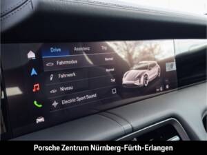Image 23/36 of Porsche Taycan 4S Sport Turismo (2026)