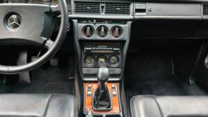 Imagen 56/69 de Mercedes-Benz 190 E 2.3-16 (1985)