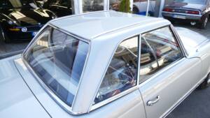 Image 4/34 de Mercedes-Benz 230 SL (1966)