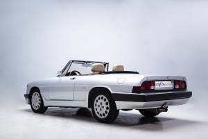 Imagen 12/36 de Alfa Romeo 2.0 Spider (1990)