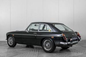 Image 8/50 of MG MGC GT (1969)