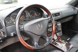 Image 30/50 of Mercedes-Benz SL 320 (2001)