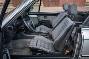 Image 30/71 of BMW 325i (1989)