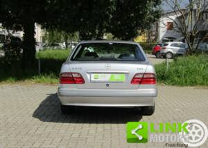 Image 7/10 of Mercedes-Benz E 270 CDI (2000)