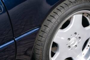 Image 22/50 of Mercedes-Benz SL 600 (2000)